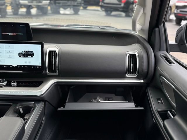 Certified 2025 Ford Expedition Platinum image 39