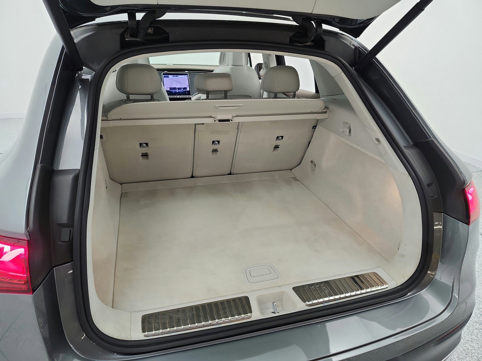 Used 2023 Mercedes-Benz EQE 350+ SUV image 21