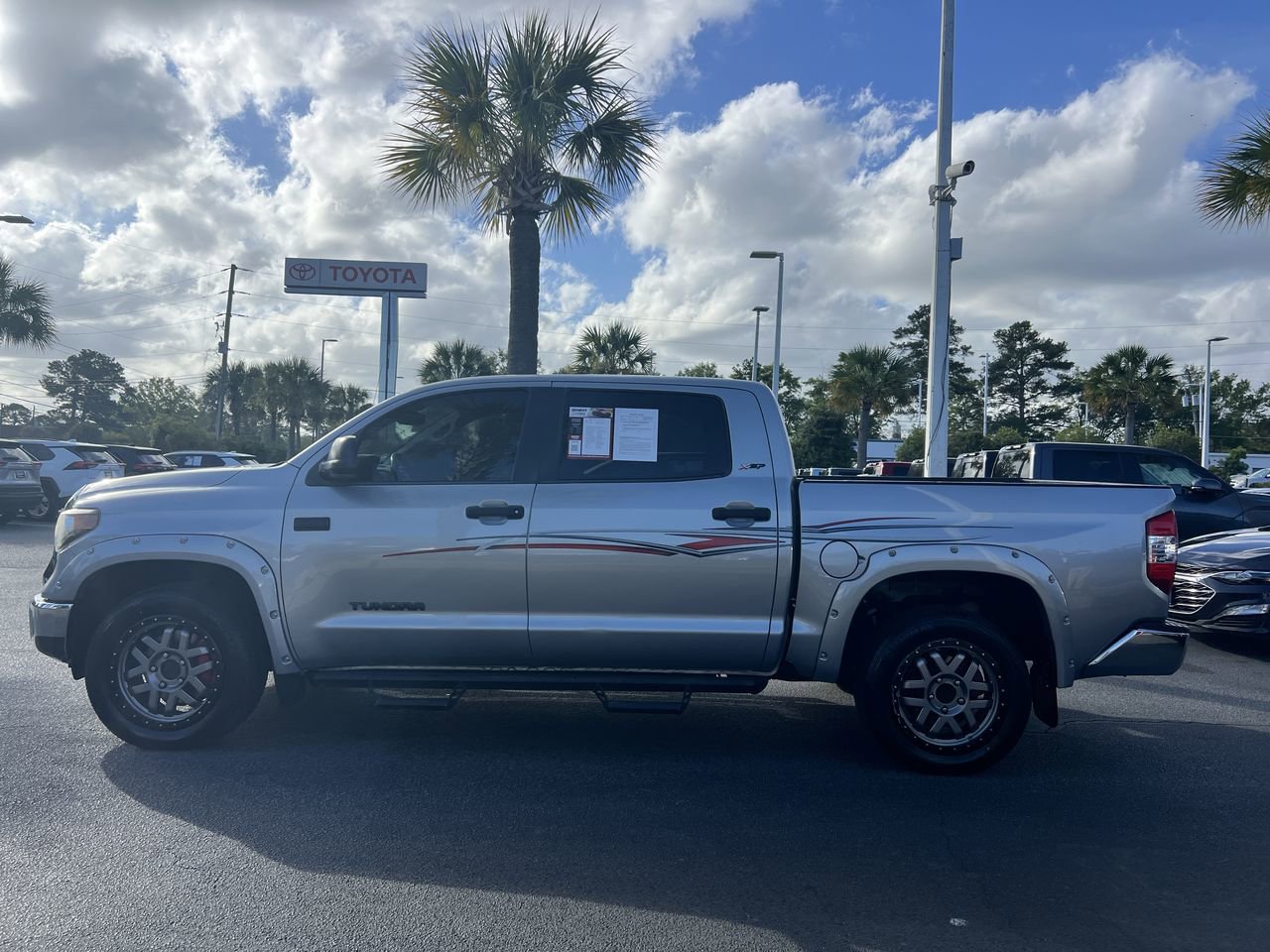 Used 2018 Toyota Tundra SR5 w/ SR5 Upgrade Package AWD/4WD image 7