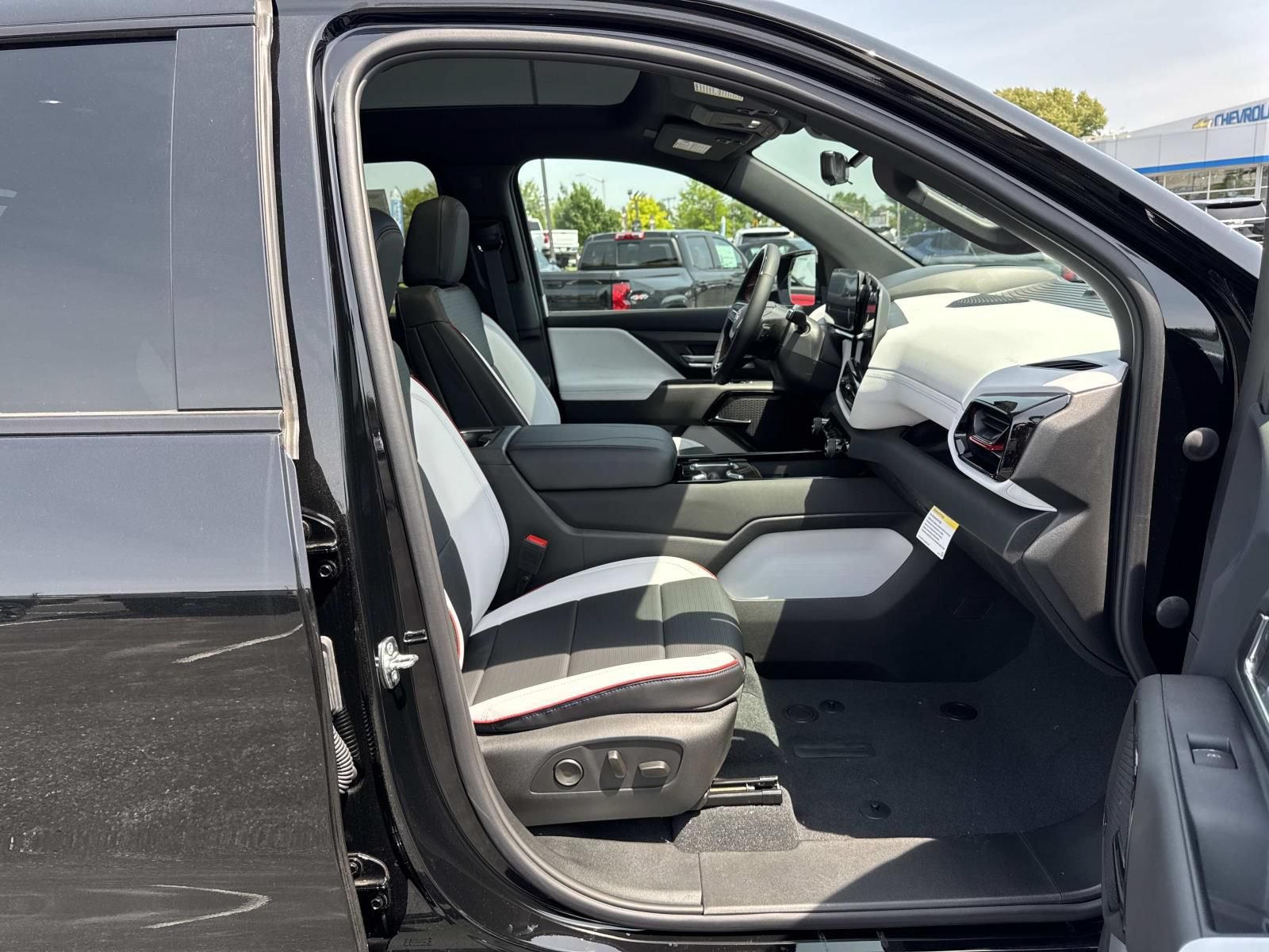 New 2026 Chevrolet Silverado EV 4x4 Crew Cab image 11