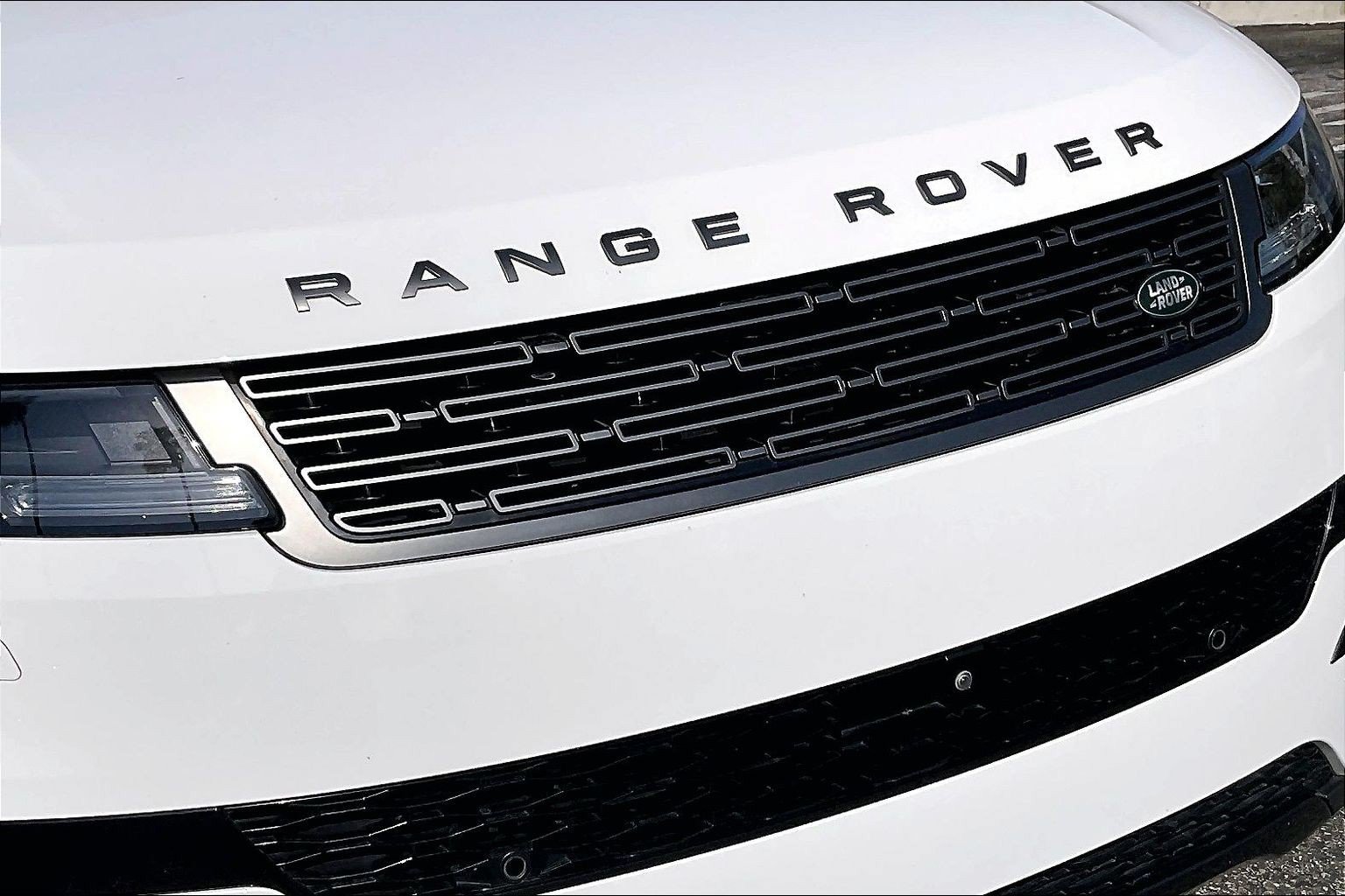 Used 2023 Land Rover Range Rover Sport SE AWD/4WD image 30