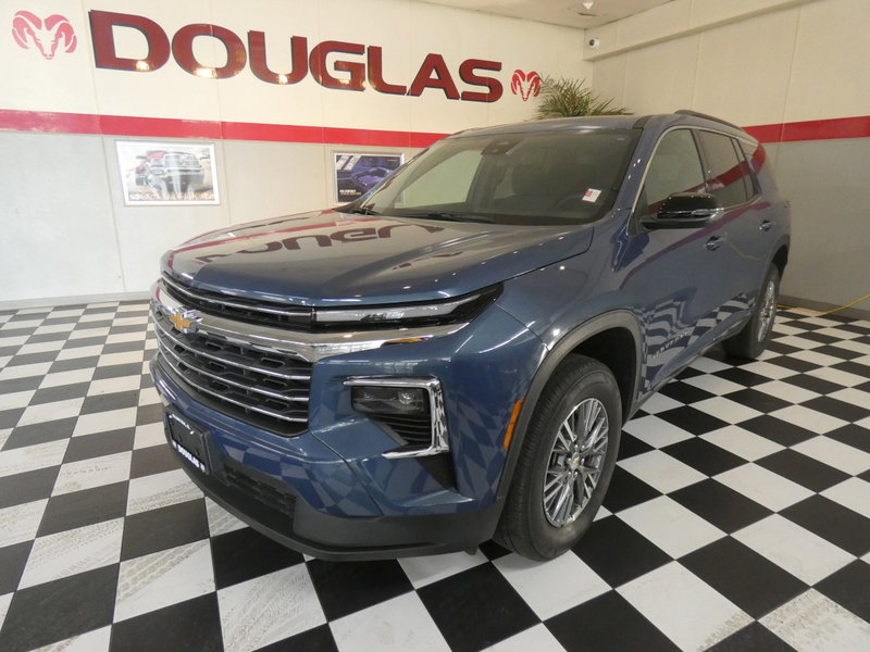 Used 2025 Chevrolet Traverse LT