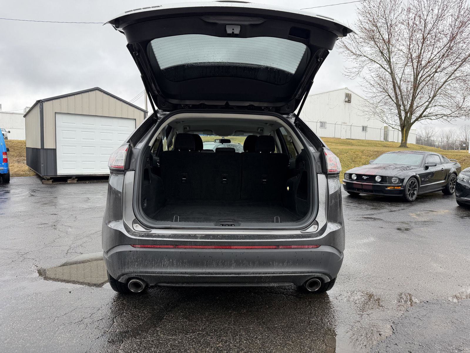 Used 2017 Ford Edge SE image 21