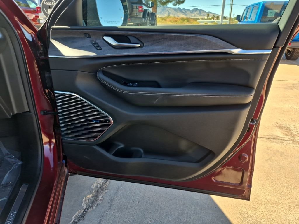 New 2024 Jeep Grand Cherokee Overland w/ Advanced Protech Group III image 20