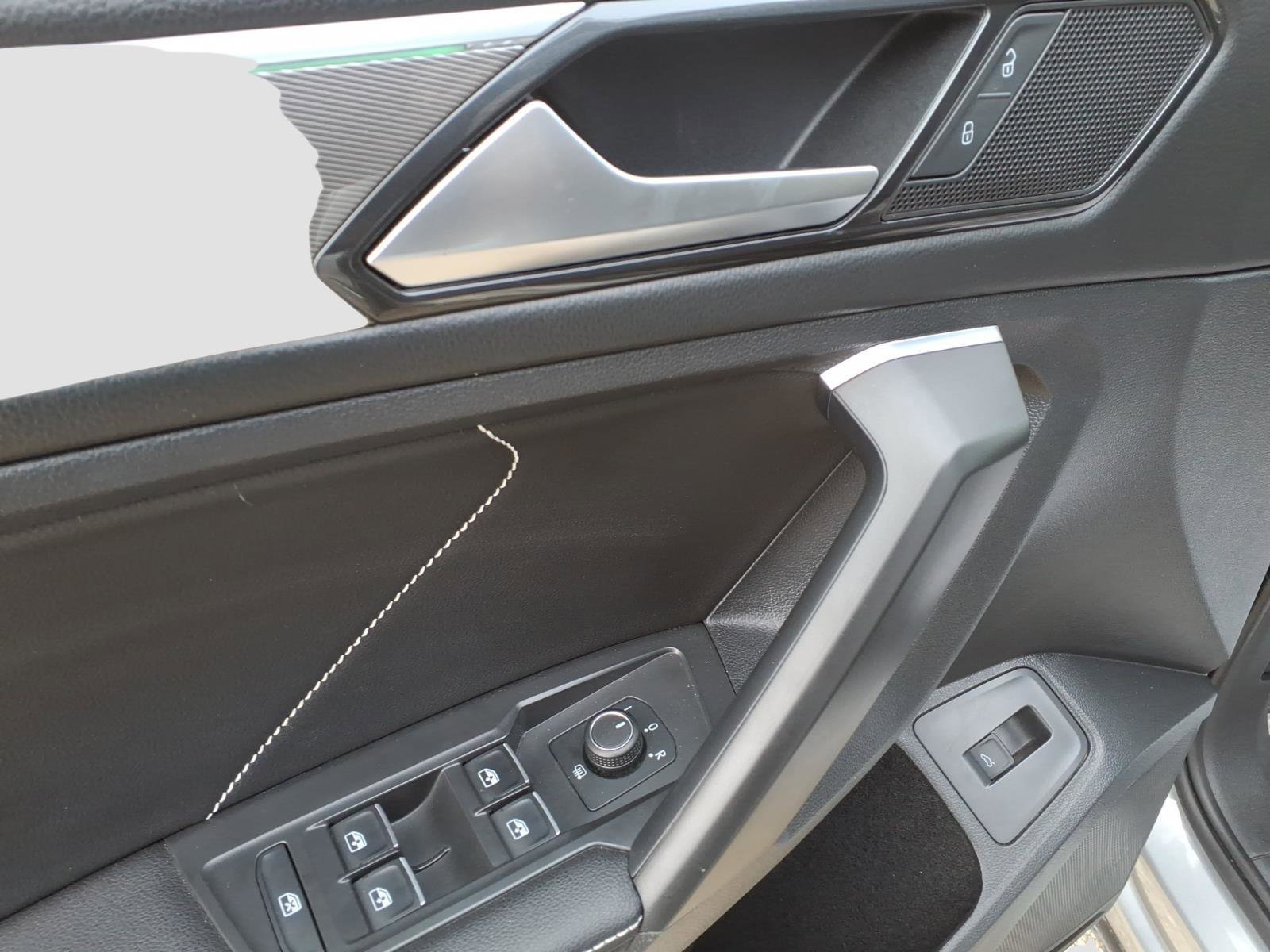 Used 2022 Volkswagen Tiguan SE R-Line image 17