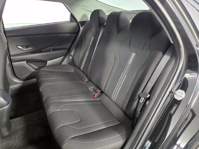 Used 2023 Hyundai Elantra SEL w/ Convenience Package FWD image 17