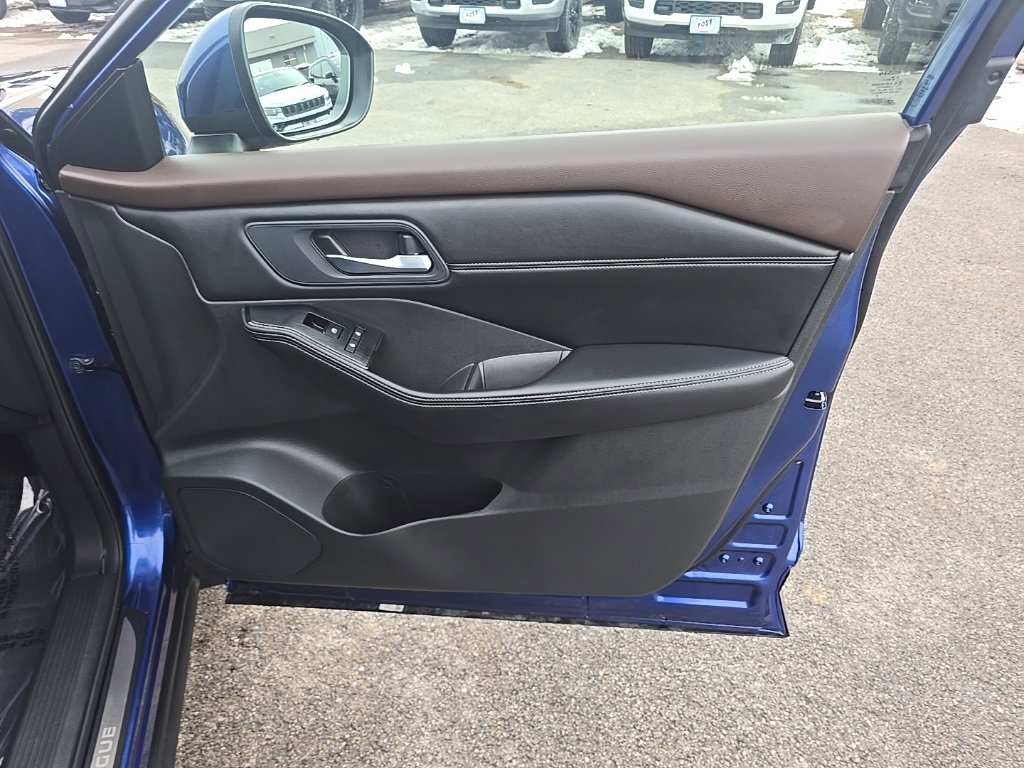 Used 2023 Nissan Rogue SV w/ SV Premium B Package image 10