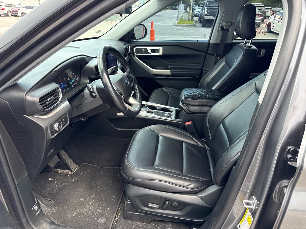 Used 2021 Ford Explorer XLT w/ Equipment Group 202A AWD/4WD image 10