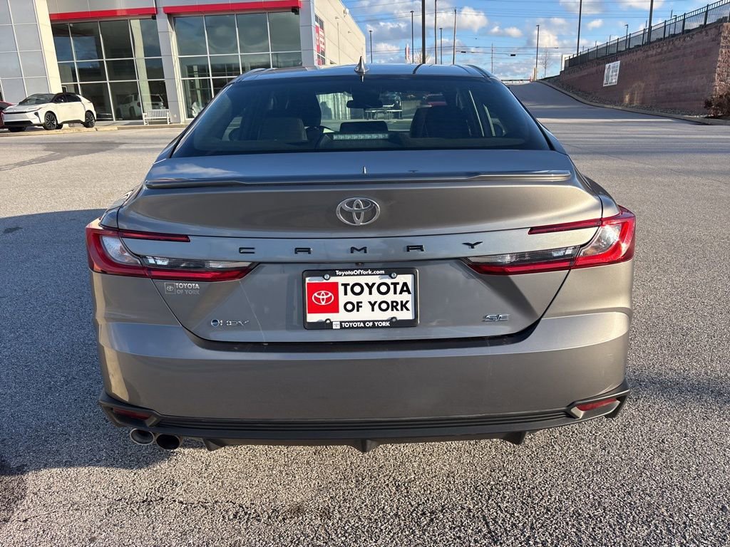 Used 2025 Toyota Camry SE image 3