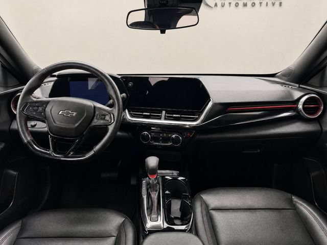 Used 2025 Chevrolet Trax RS w/ Sunroof Package FWD image 14