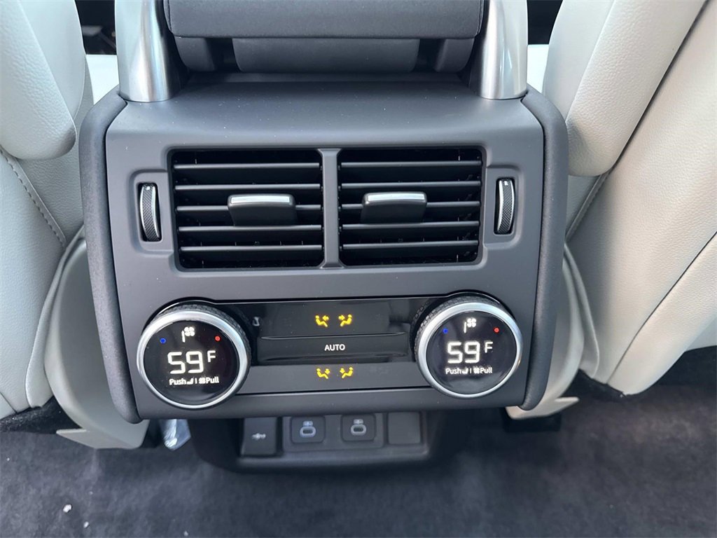 New 2026 Land Rover Discovery Limited Edition image 17