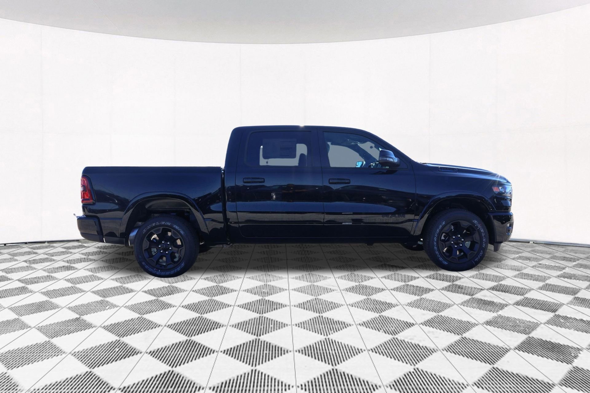 New 2026 RAM 1500 4x4 Crew Cab image 10