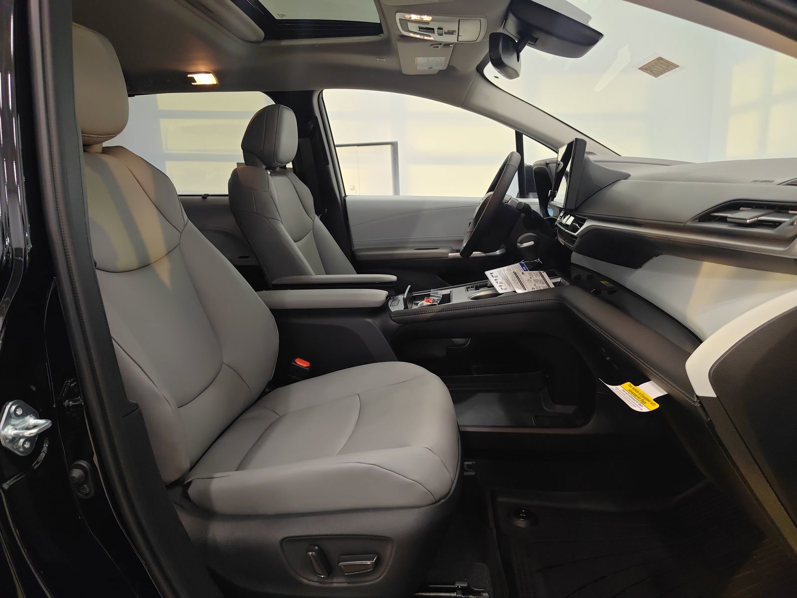 New 2026 Toyota Sienna XLE image 21