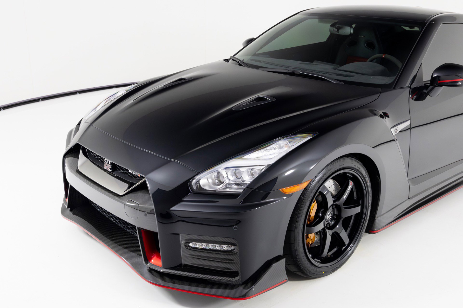 Used 2017 Nissan GT-R NISMO image 40