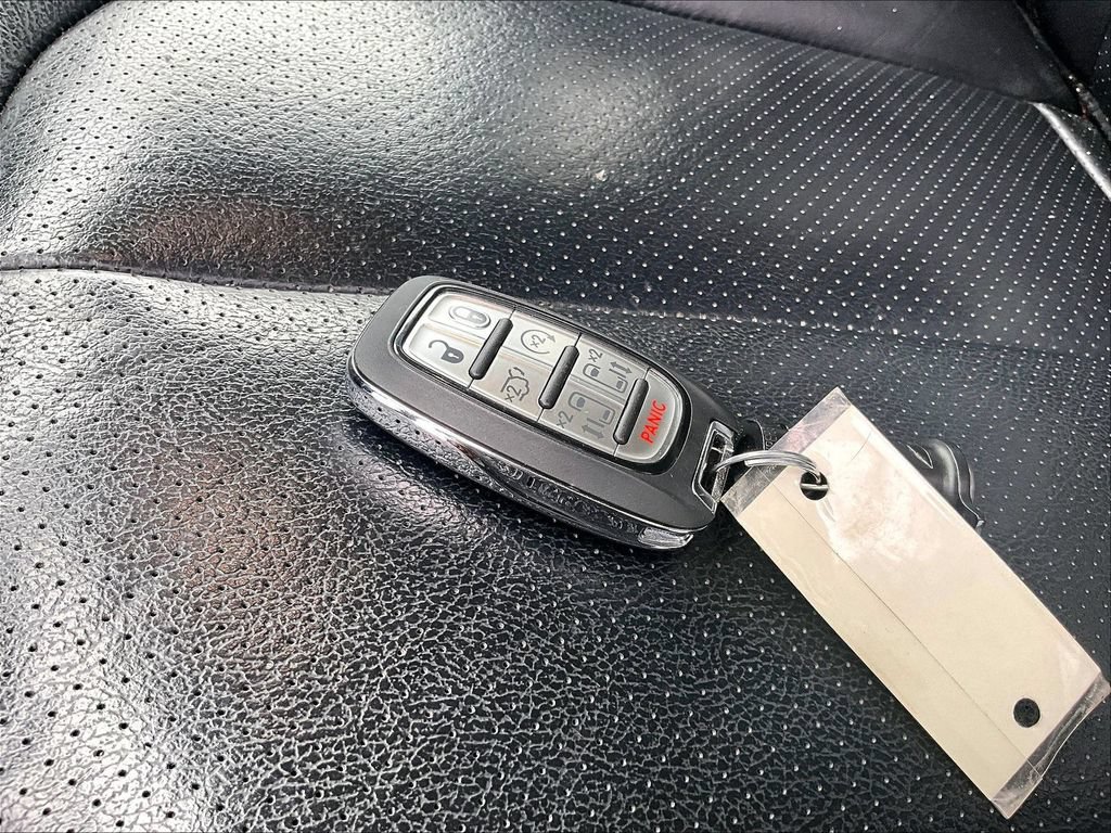 Used 2019 Chrysler Pacifica Touring-L w/ Advanced Safetytec Group FWD image 10