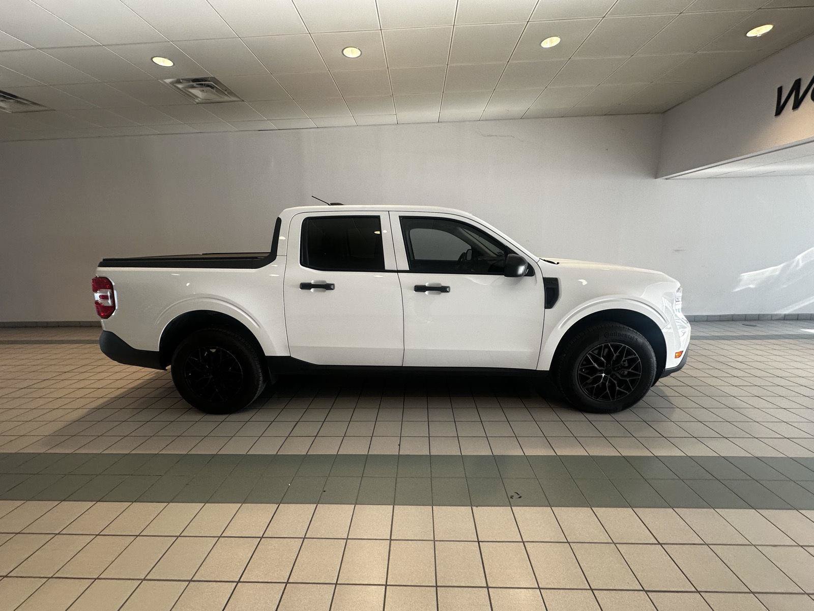 Used 2025 Ford Maverick XL FWD image 4