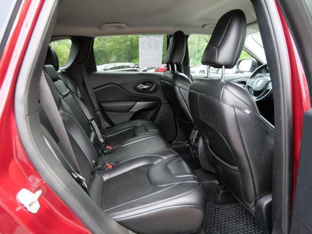 Used 2019 Jeep Cherokee Latitude Plus w/ Cold Weather Group FWD image 9