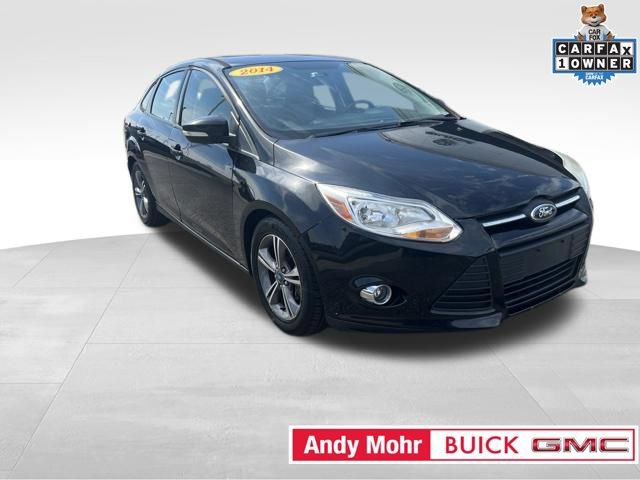 Used 2014 Ford Focus SE w/ SE Sport Package FWD image 2