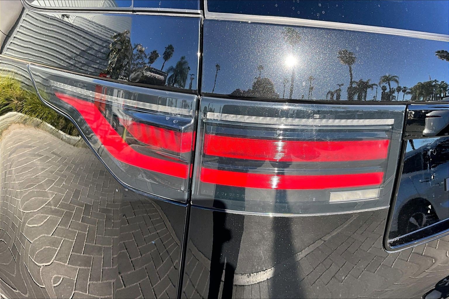 Used 2023 Land Rover Discovery S R-Dynamic image 28