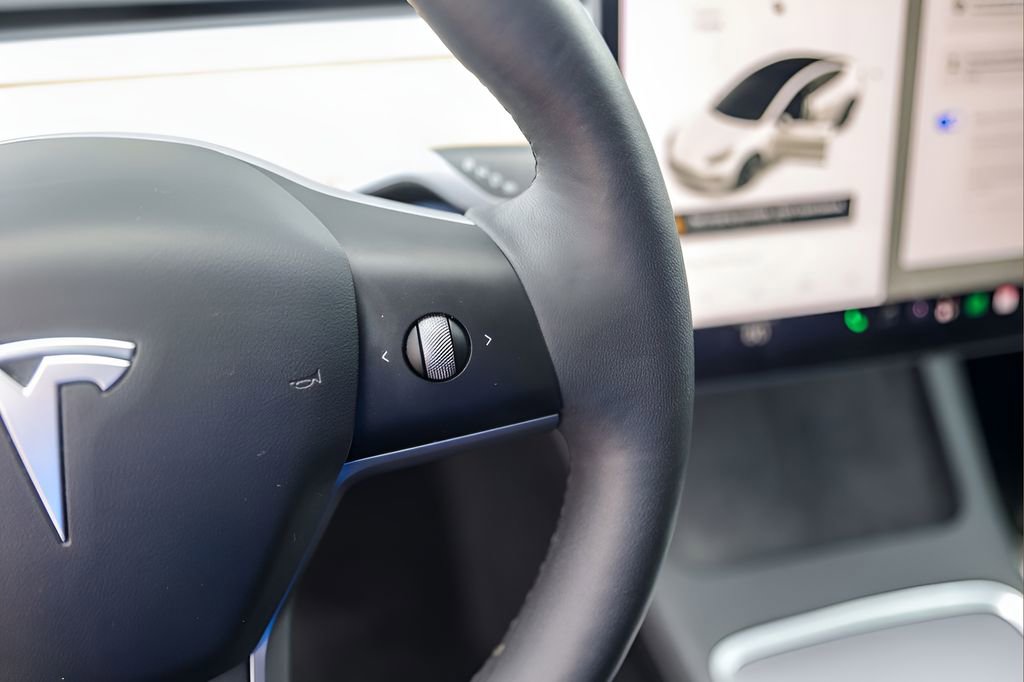 Used 2021 Tesla Model 3 Standard Range Plus RWD image 13