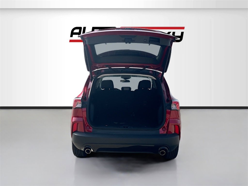 Used 2022 Ford Escape SE w/ SE Sport Appearance Package image 24