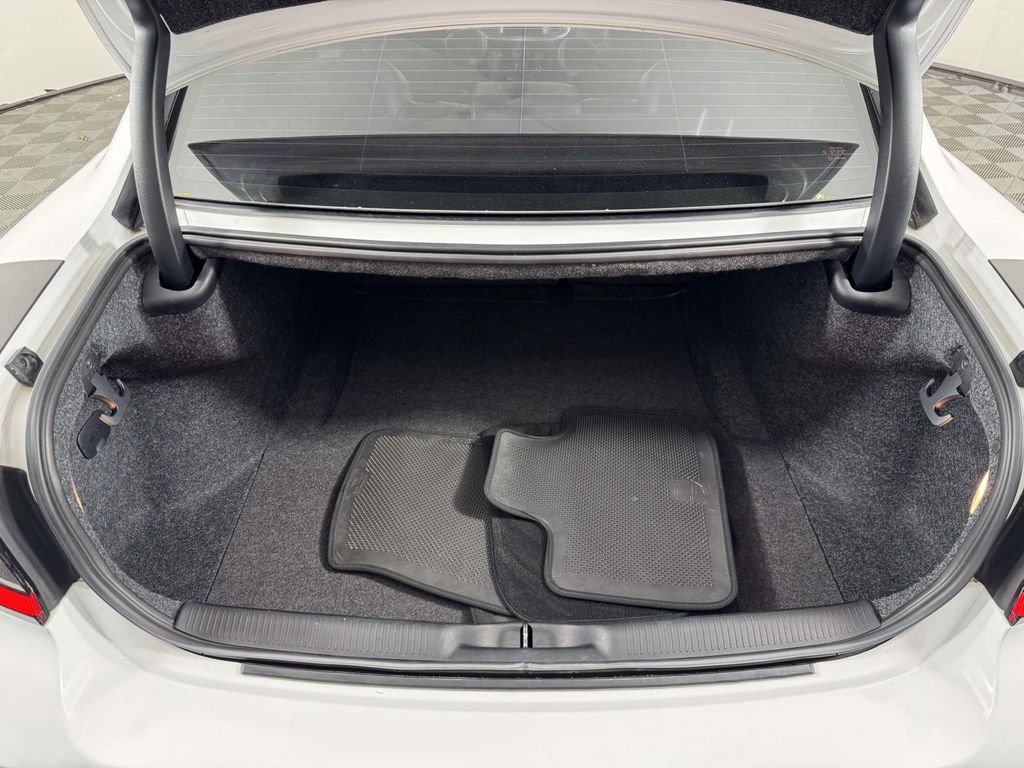 Used 2018 Dodge Charger R/T RWD image 14