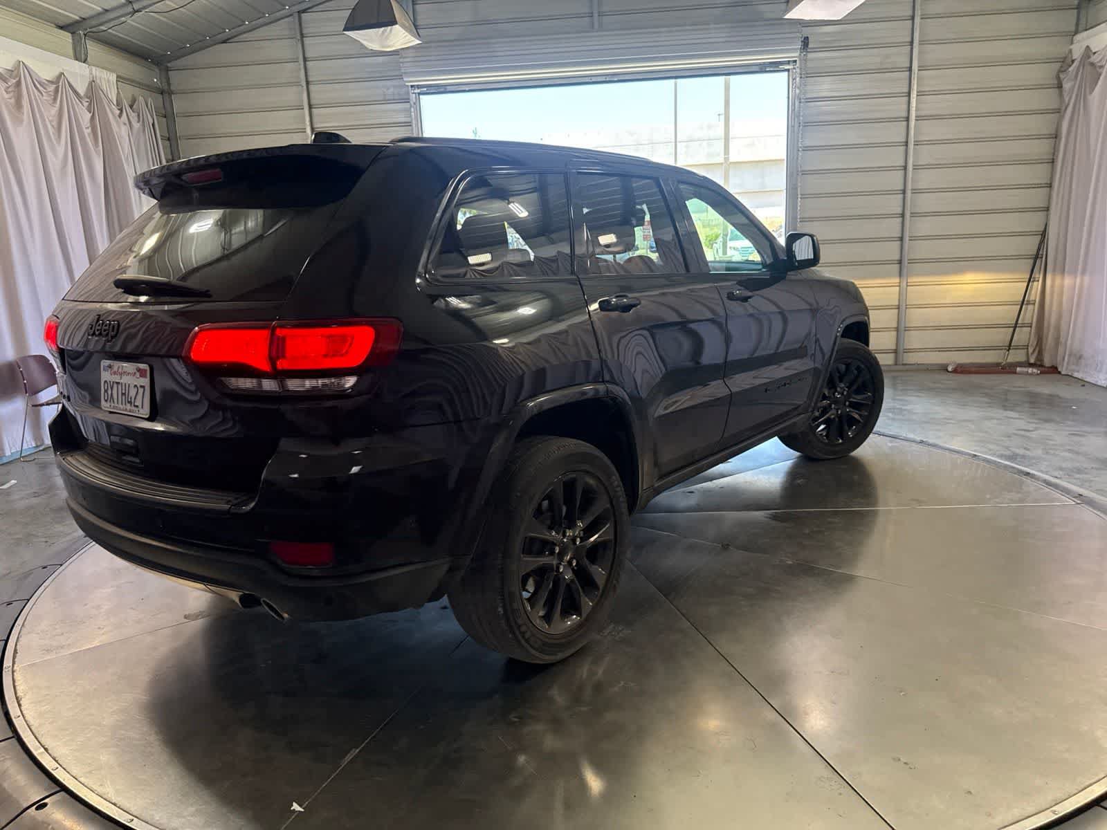 Used 2018 Jeep Grand Cherokee Altitude AWD/4WD image 5