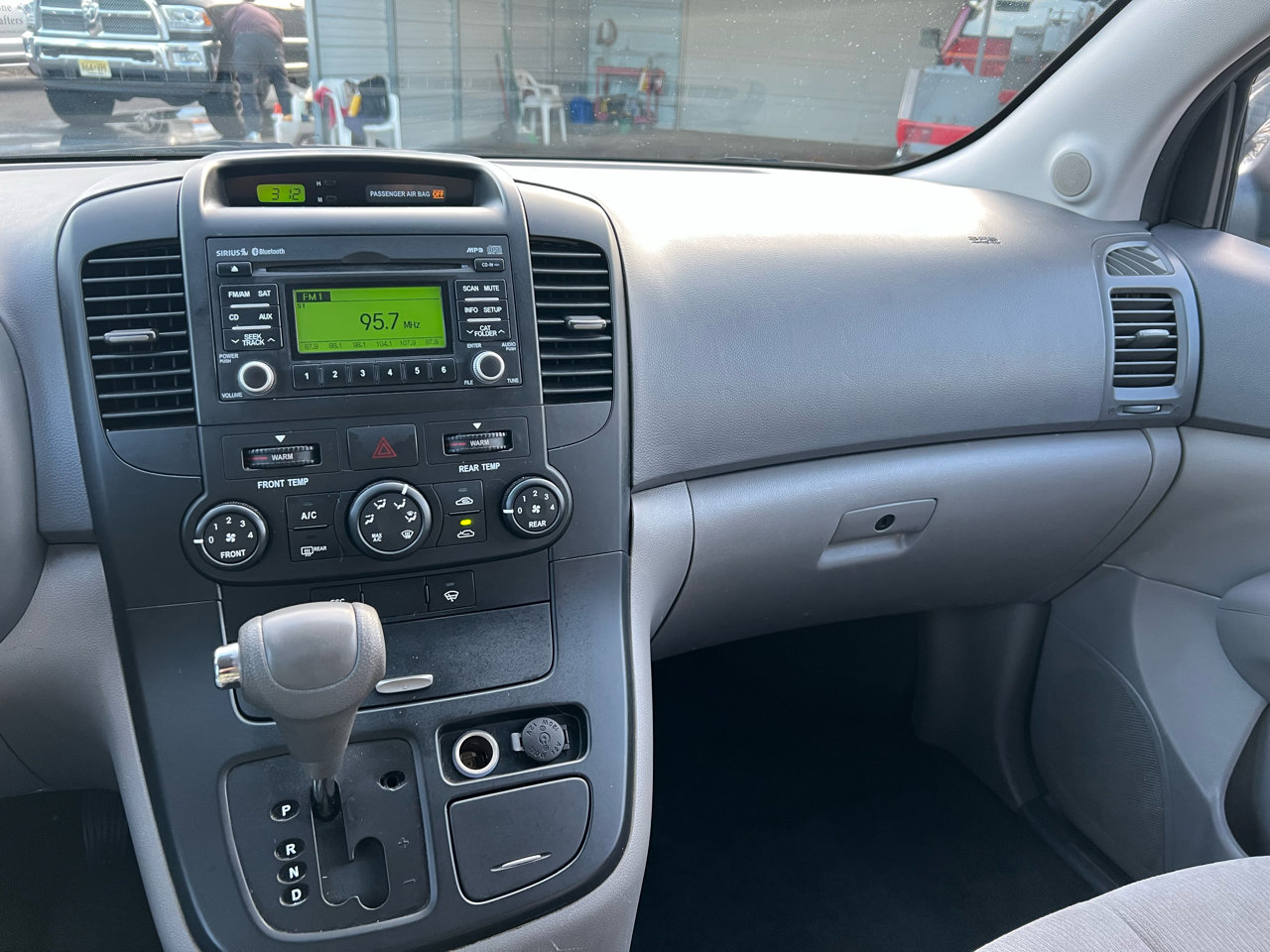 Used 2012 Kia Sedona LX image 12