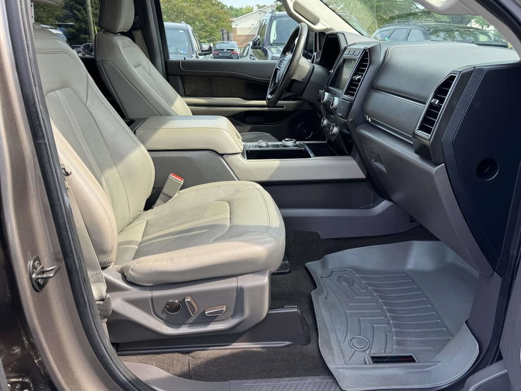 Used 2018 Ford Expedition Limited w/ Equipment Group 302A AWD/4WD image 14