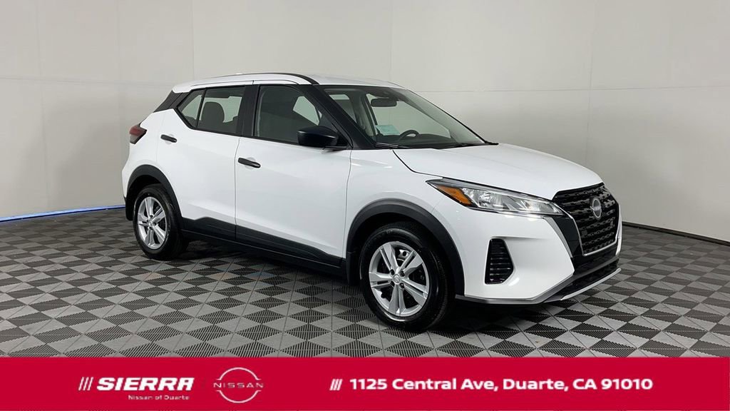 New 2025 Nissan Kicks Play S