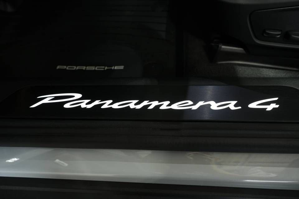 Used 2025 Porsche Panamera 4 AWD/4WD image 33