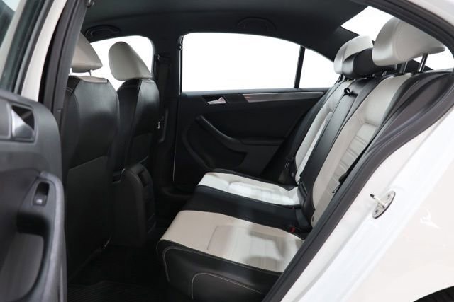 Used 2016 Volkswagen Jetta Sport FWD image 28