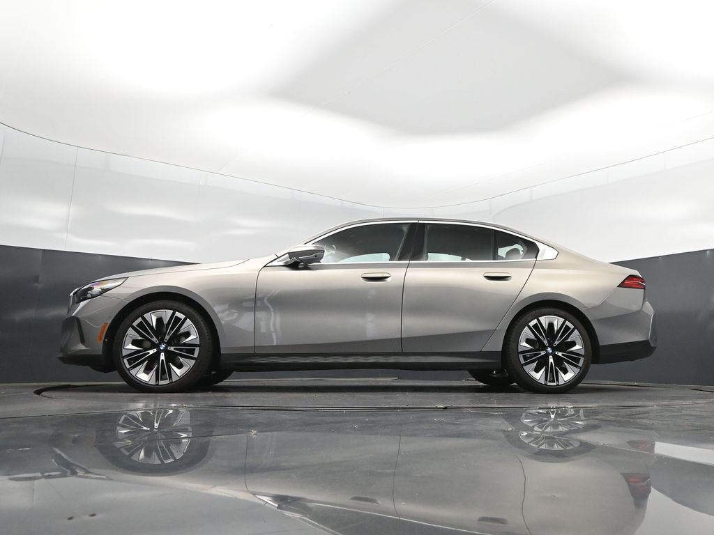 Certified 2026 BMW 530i RWD image 40