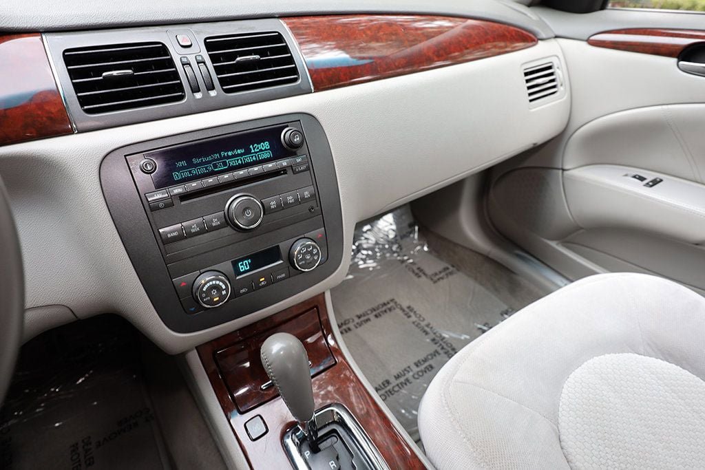 Used 2009 Buick Lucerne CX FWD image 35