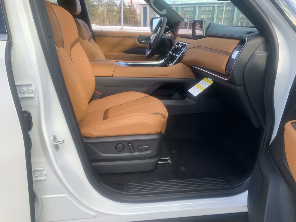 New 2026 Nissan Armada SL w/ Captain's Chari Seat Package AWD/4WD image 34