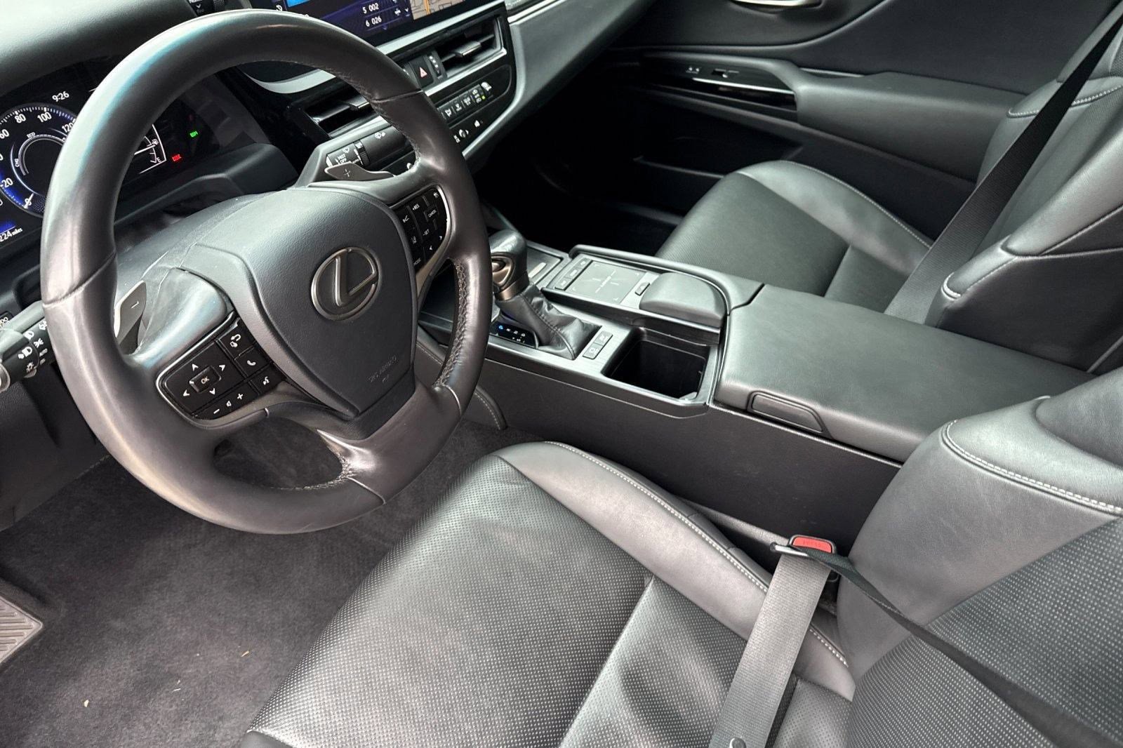 Used 2022 Lexus ES 300h w/ Premium Package image 4
