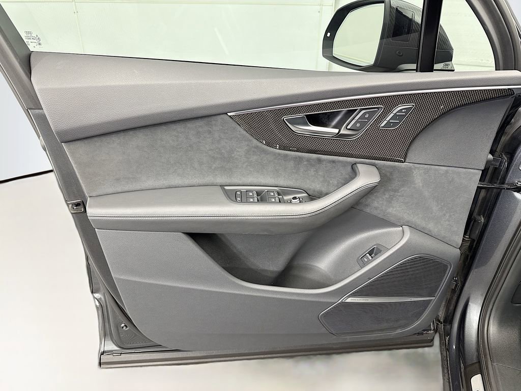 Used 2023 Audi SQ7 Prestige w/ Prestige Package image 24