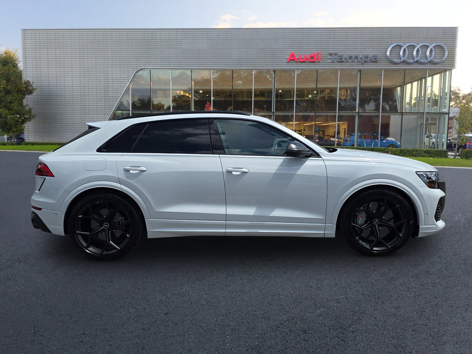 New 2025 Audi RS Q8 performance image 3