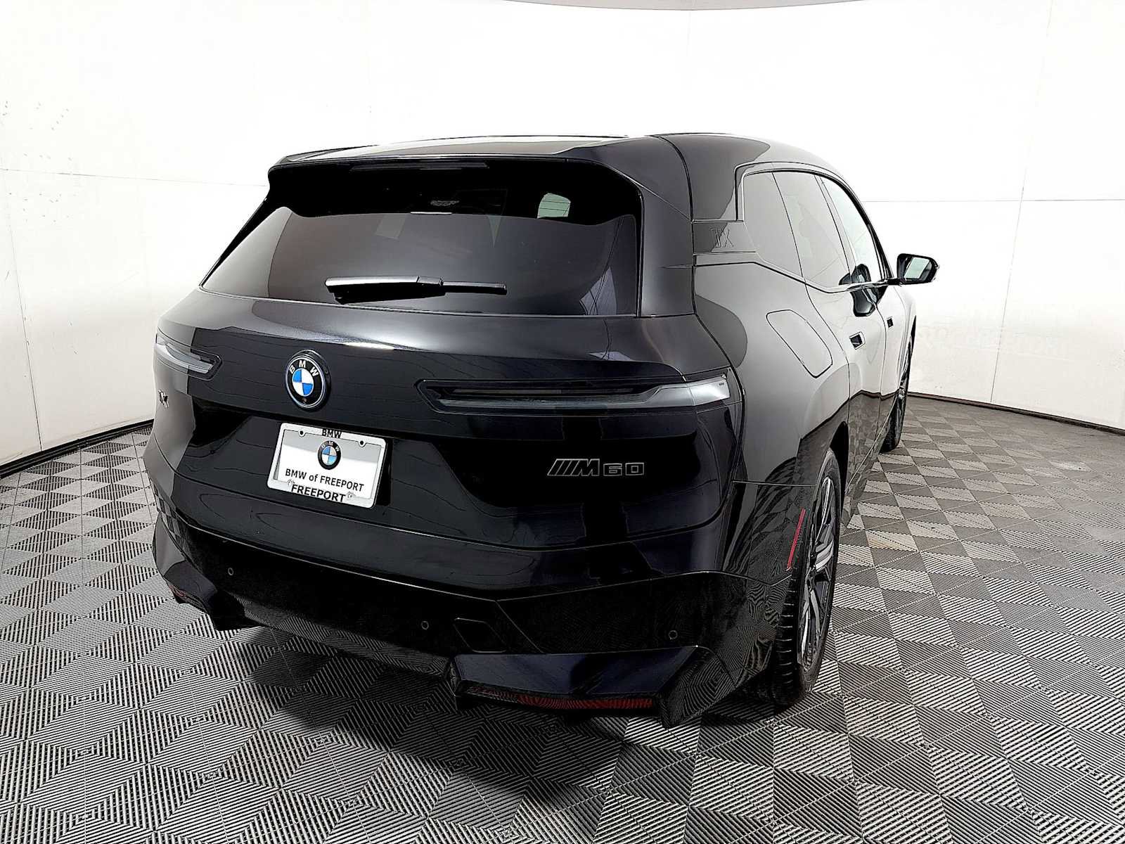 Used 2025 BMW iX M60 w/ Luxury Package image 6