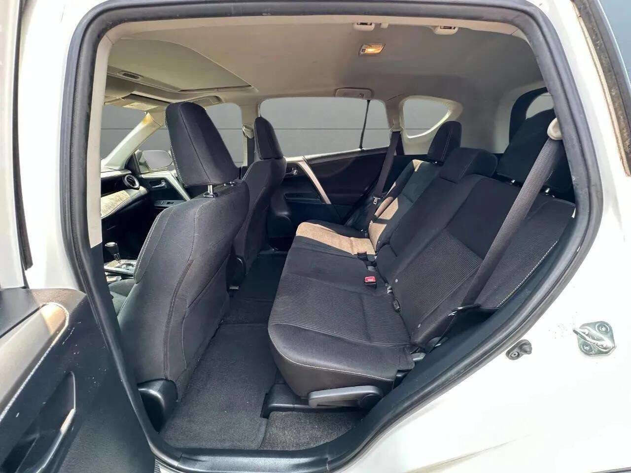 Used 2015 Toyota RAV4 XLE image 39