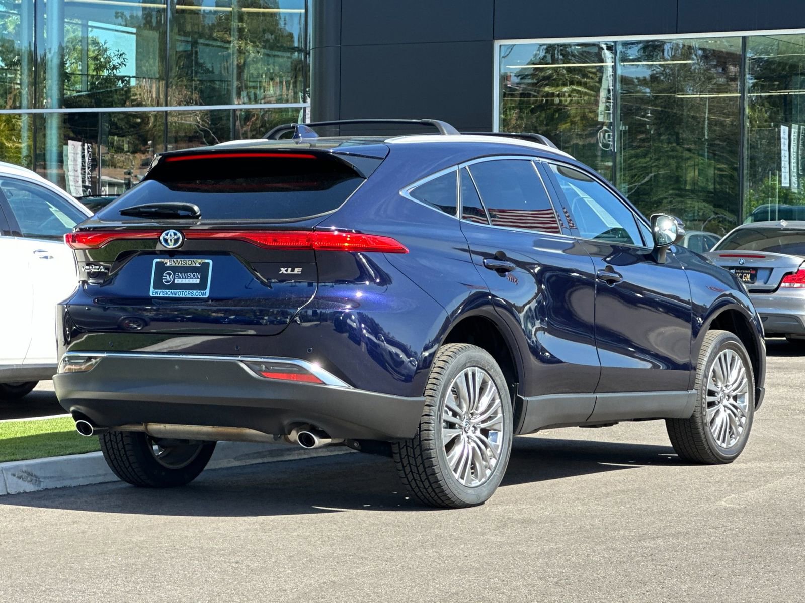 Used 2024 Toyota Venza XLE AWD/4WD image 3