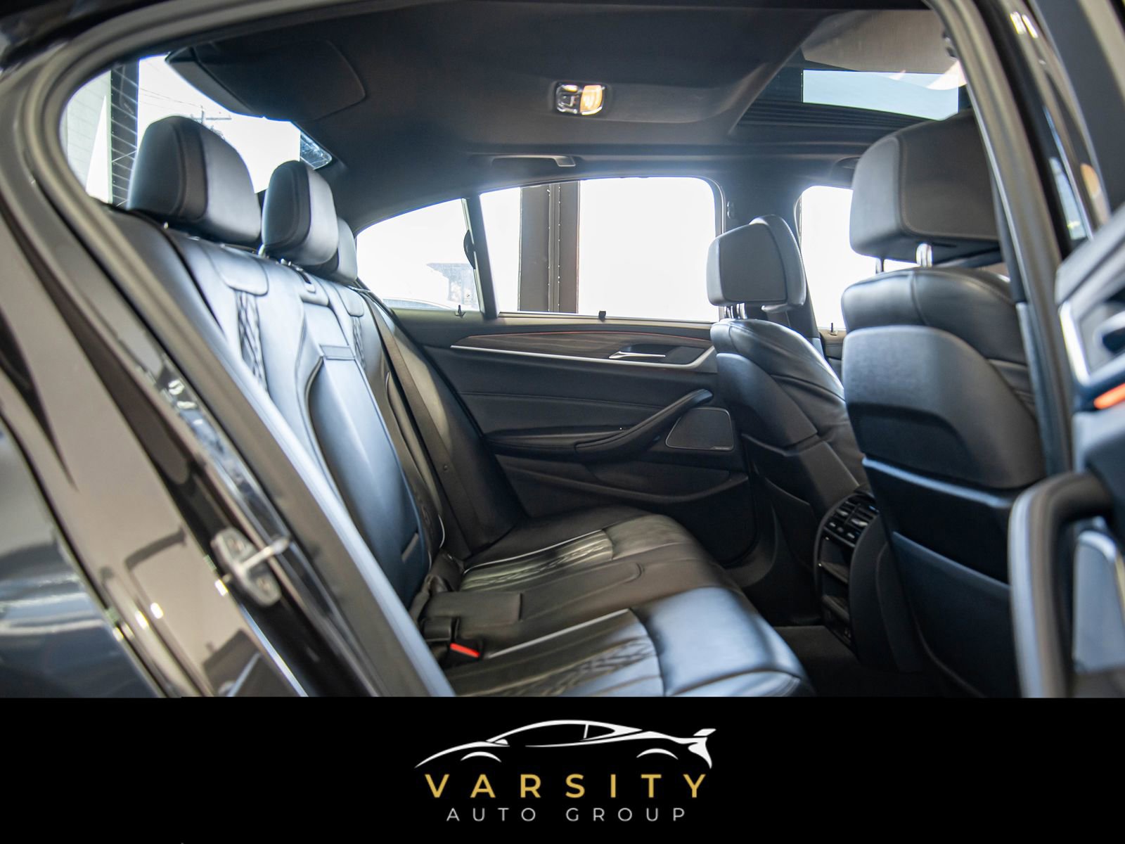 Used 2020 BMW M550i xDrive w/ Executive Package image 25