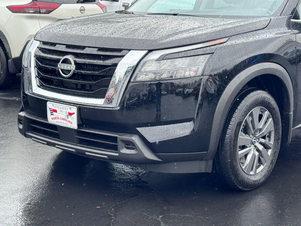 Used 2025 Nissan Pathfinder S image 34