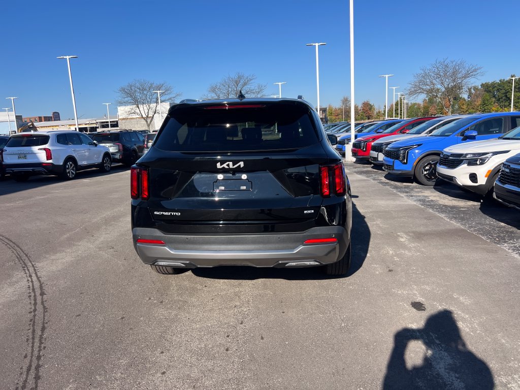 Certified 2025 Kia Sorento S AWD/4WD image 5
