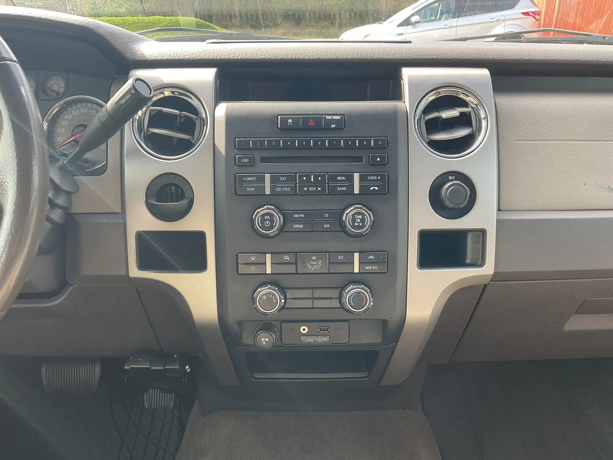 Used 2010 Ford F150 XLT image 16
