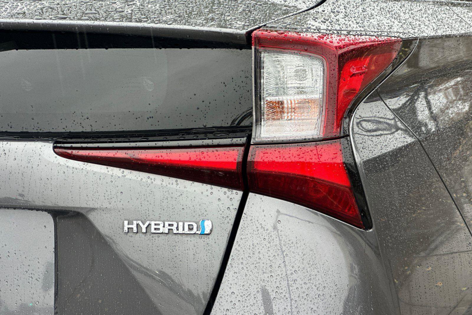 Used 2021 Toyota Prius LE image 27