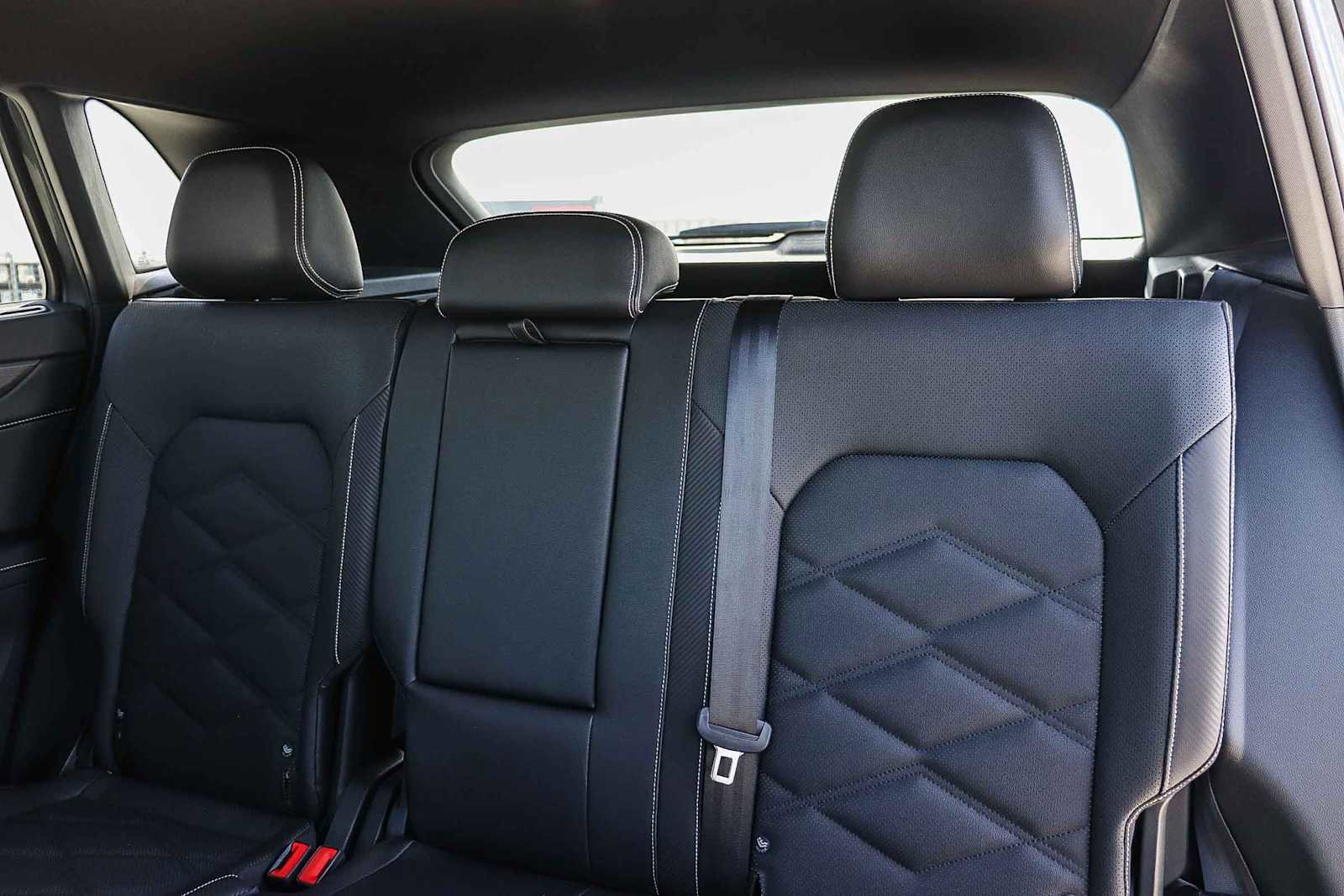 Used 2025 Volkswagen Atlas Cross Sport SE image 17