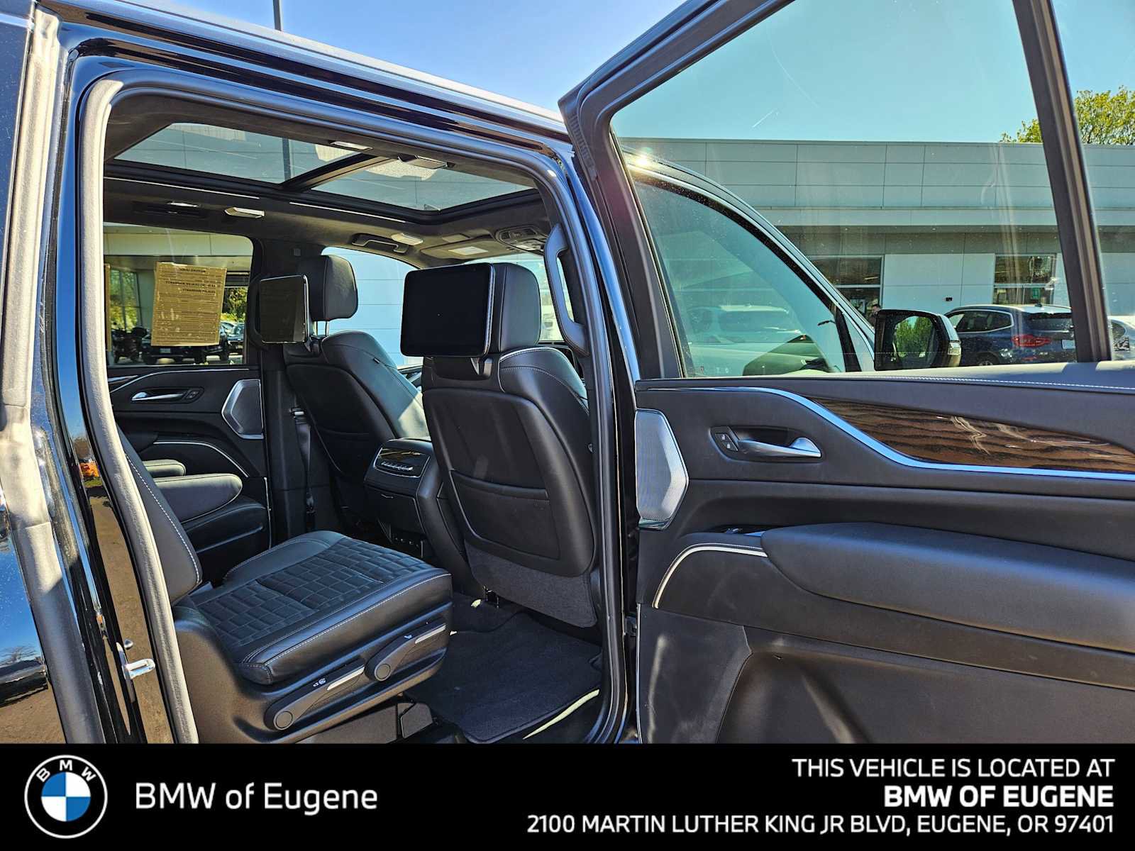 Used 2024 Cadillac Escalade ESV Premium Luxury Platinum AWD/4WD image 14