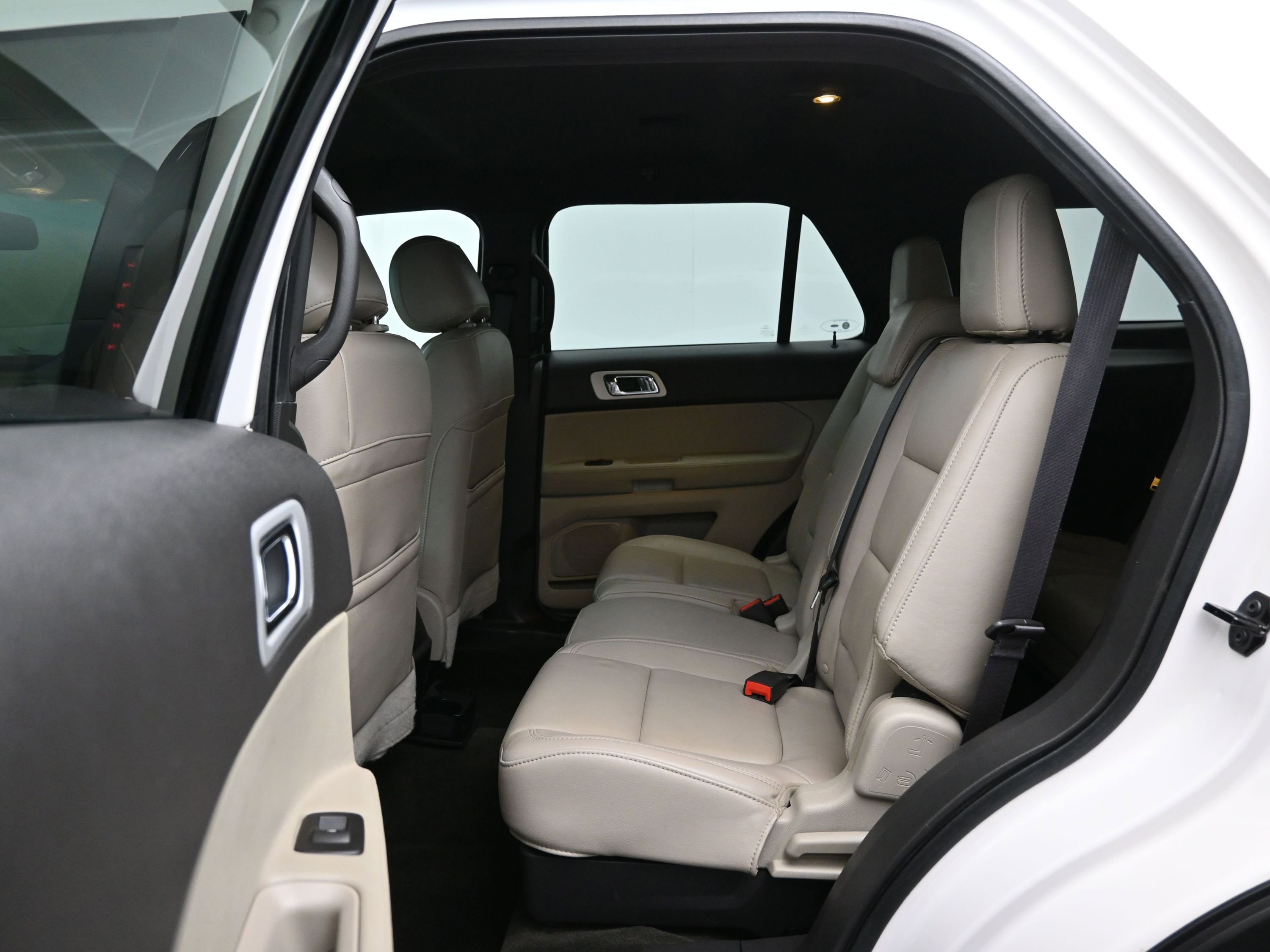 Used 2015 Ford Explorer XLT w/ Equipment Group 202A image 11