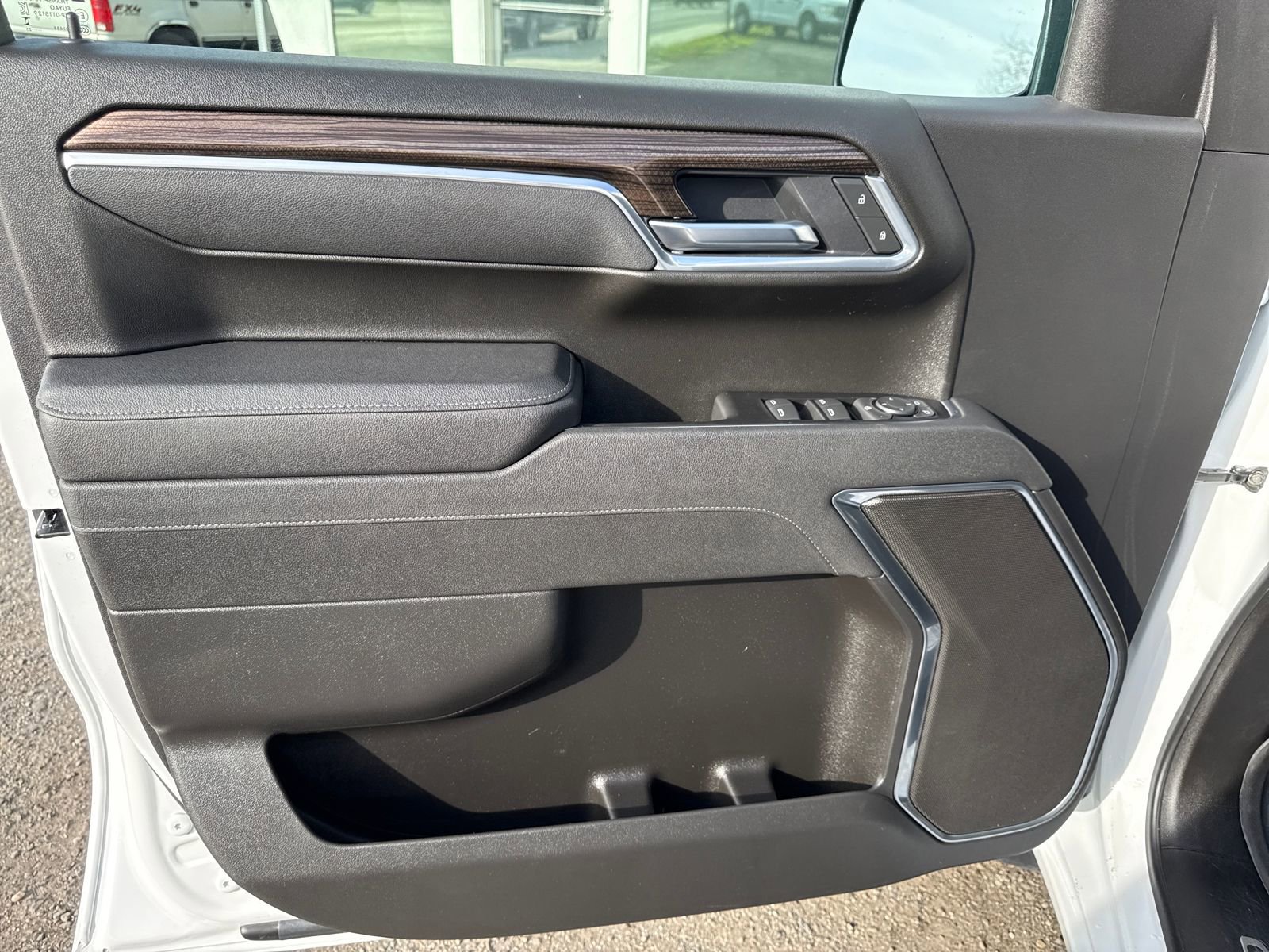 Used 2025 Chevrolet Silverado 1500 LT w/ Z71 Off-Road Package image 10